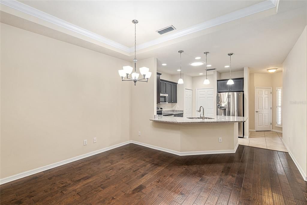 待售: $260,000 (2 贝兹, 2 浴室, 1184 平方英尺)