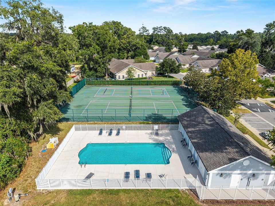 待售: $260,000 (2 贝兹, 2 浴室, 1184 平方英尺)