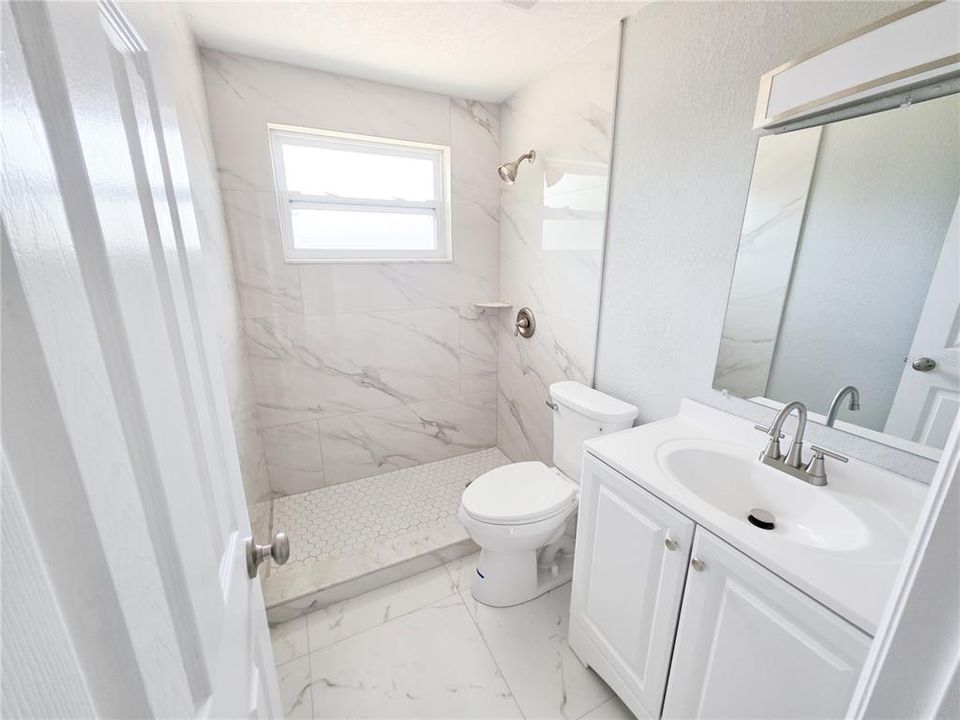 合同活跃: $245,000 (3 贝兹, 2 浴室, 1270 平方英尺)