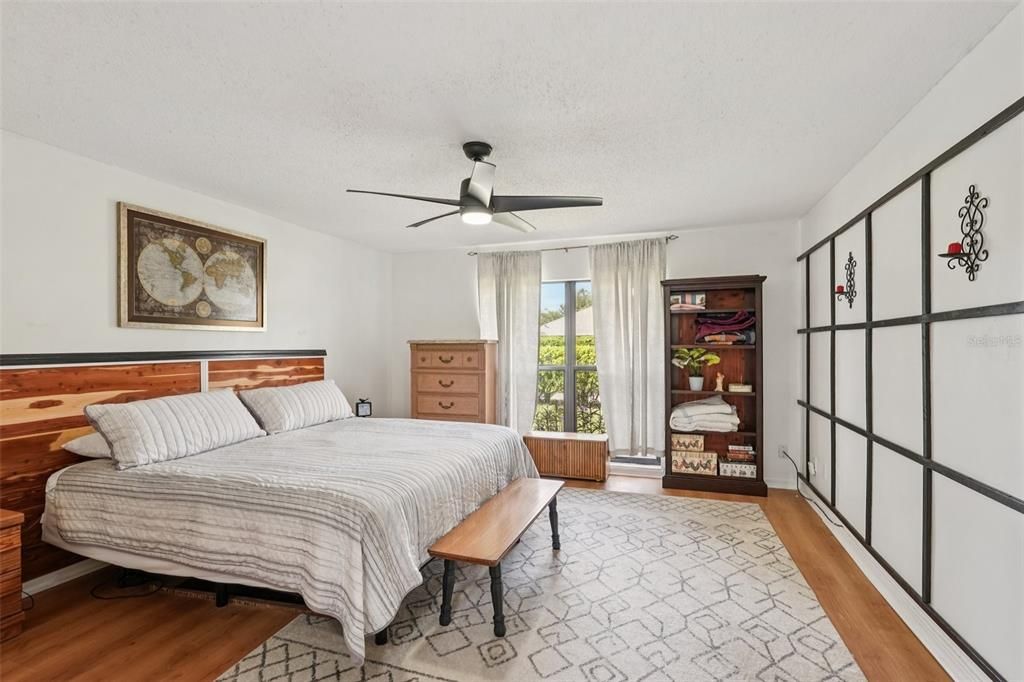 For Sale: $189,900 (2 beds, 2 baths, 1394 Square Feet)