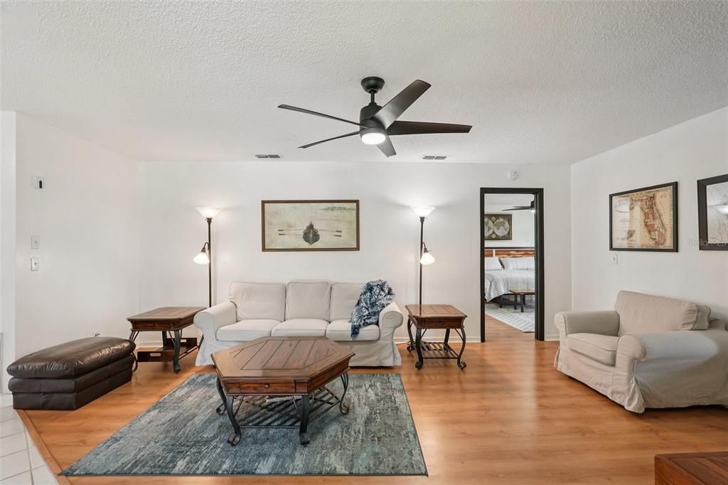 For Sale: $189,900 (2 beds, 2 baths, 1394 Square Feet)