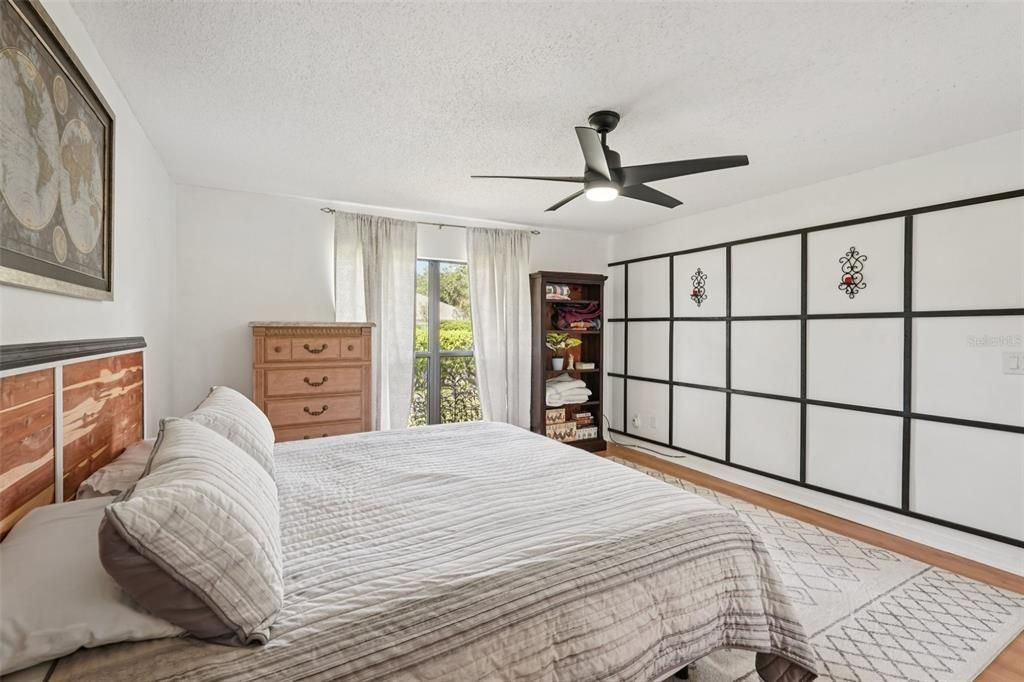 For Sale: $189,900 (2 beds, 2 baths, 1394 Square Feet)