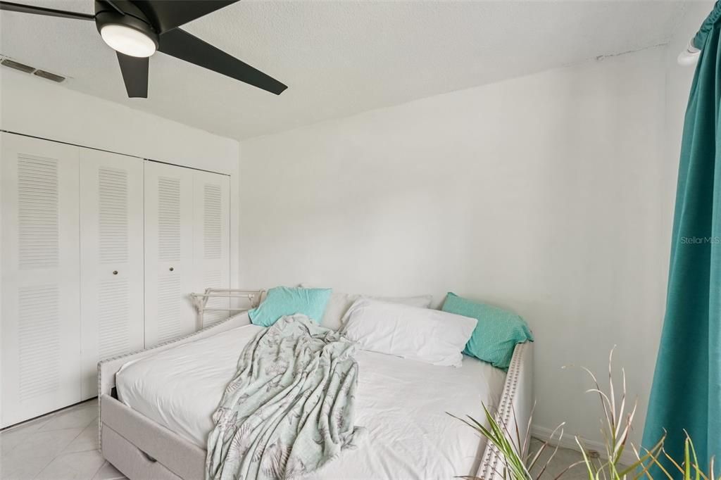 For Sale: $189,900 (2 beds, 2 baths, 1394 Square Feet)