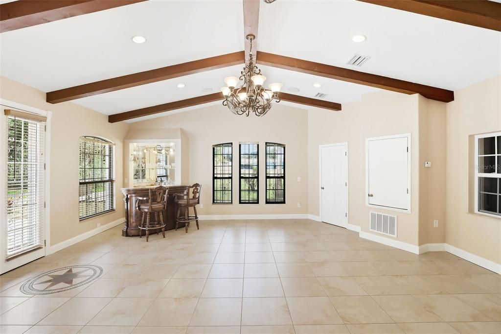 Под контрактом: $525,000 (4 спален, 2 ванн, 2232 Квадратных фут)