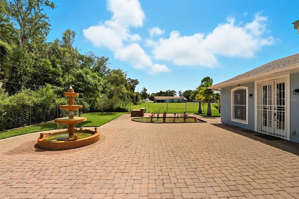 Под контрактом: $525,000 (4 спален, 2 ванн, 2232 Квадратных фут)