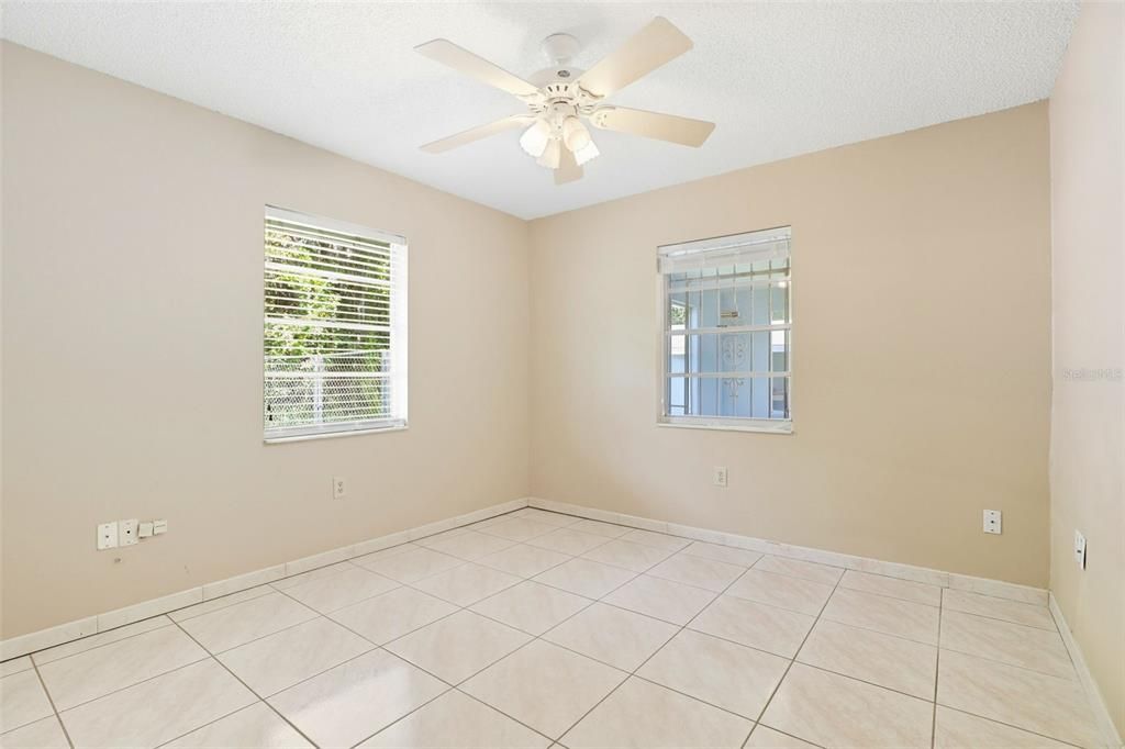 Под контрактом: $525,000 (4 спален, 2 ванн, 2232 Квадратных фут)