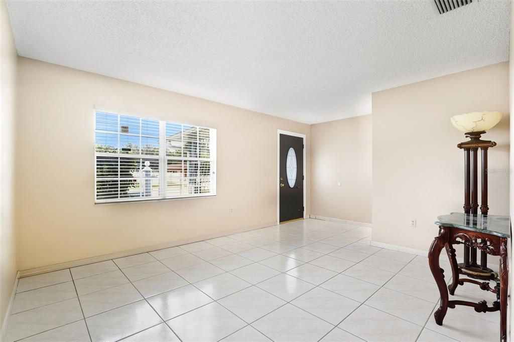 Под контрактом: $525,000 (4 спален, 2 ванн, 2232 Квадратных фут)