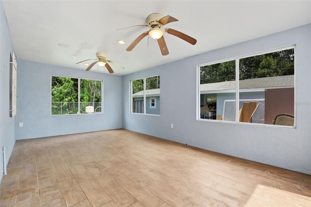 Под контрактом: $525,000 (4 спален, 2 ванн, 2232 Квадратных фут)