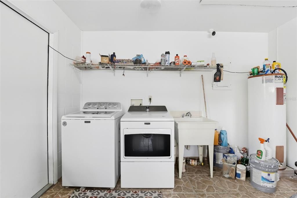 Под контрактом: $525,000 (4 спален, 2 ванн, 2232 Квадратных фут)