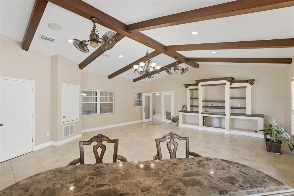 Под контрактом: $525,000 (4 спален, 2 ванн, 2232 Квадратных фут)