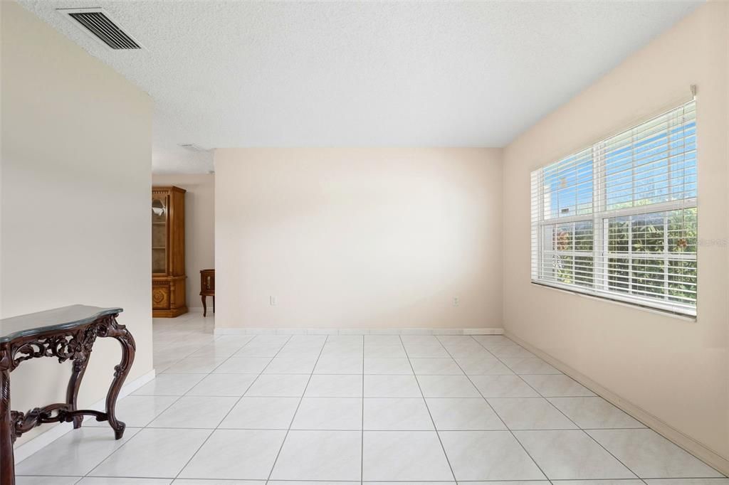 Под контрактом: $525,000 (4 спален, 2 ванн, 2232 Квадратных фут)