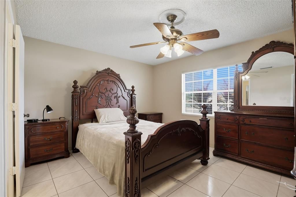 Под контрактом: $525,000 (4 спален, 2 ванн, 2232 Квадратных фут)