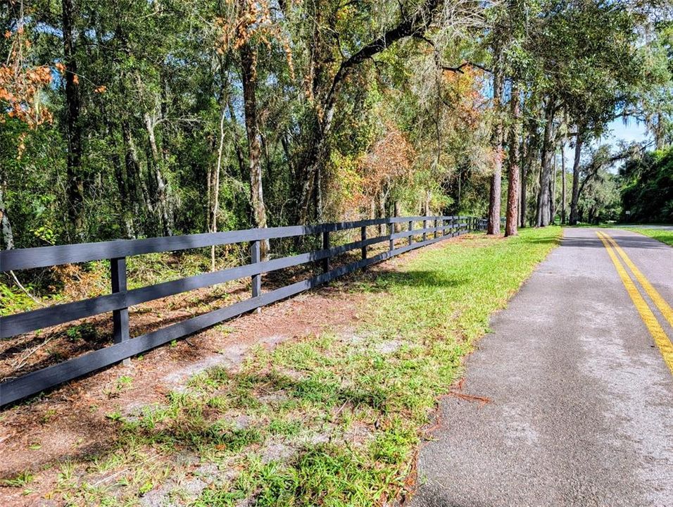 На продажу: $325,000 (4.84 acres)