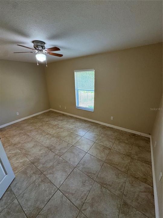 出租: $1,350 (2 贝兹, 1 浴室, 2342 平方英尺)