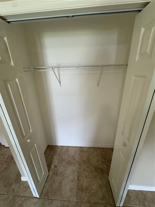 出租: $1,350 (2 贝兹, 1 浴室, 2342 平方英尺)