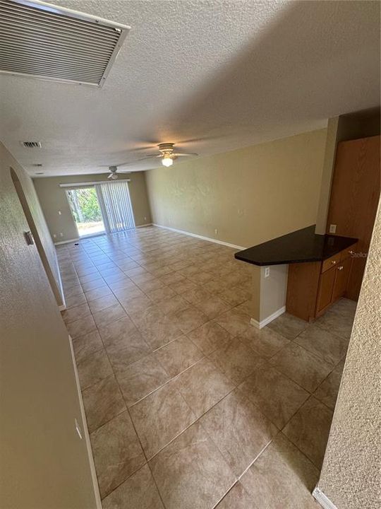 出租: $1,350 (2 贝兹, 1 浴室, 2342 平方英尺)