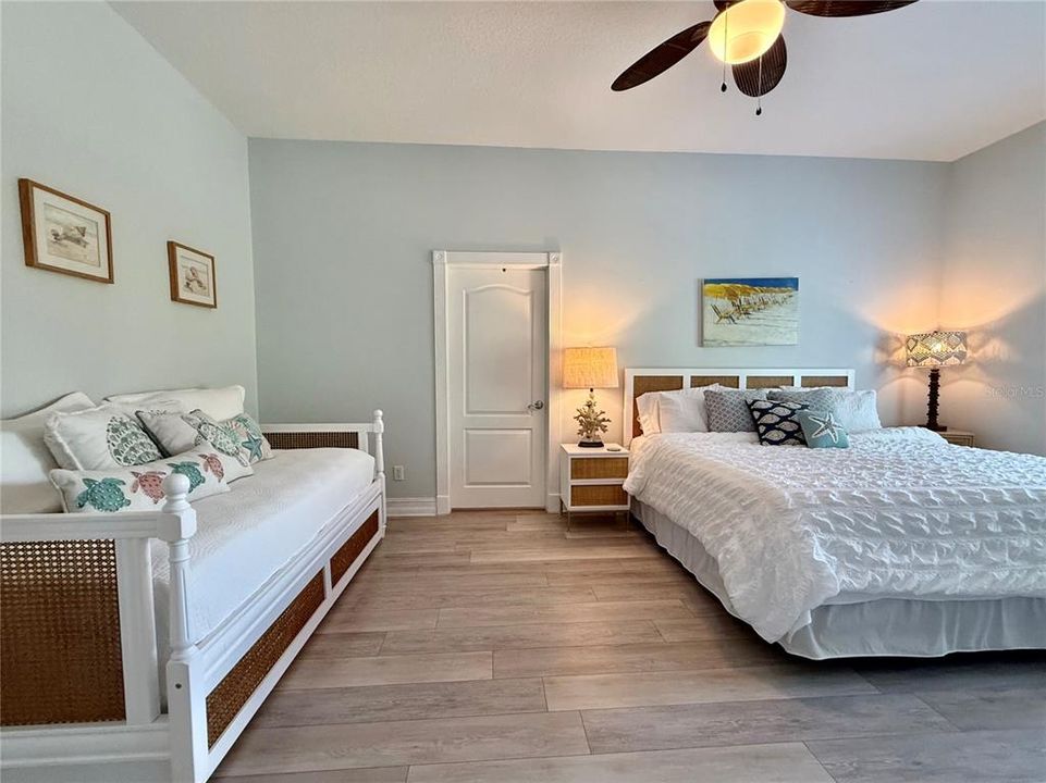 En Venta: $1,399,000 (3 camas, 3 baños, 2300 Pies cuadrados)