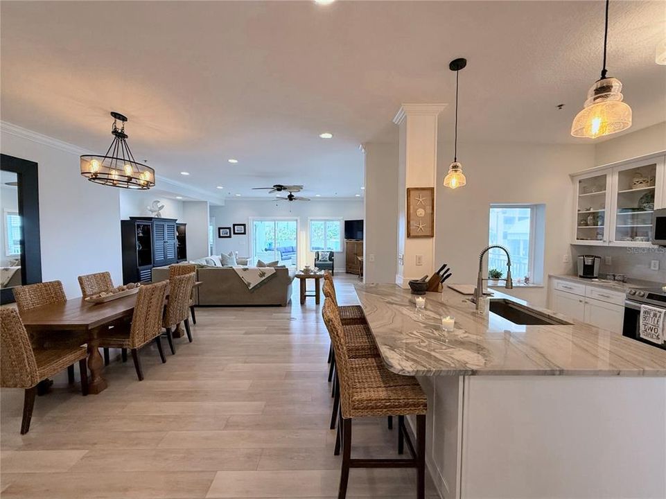 En Venta: $1,399,000 (3 camas, 3 baños, 2300 Pies cuadrados)