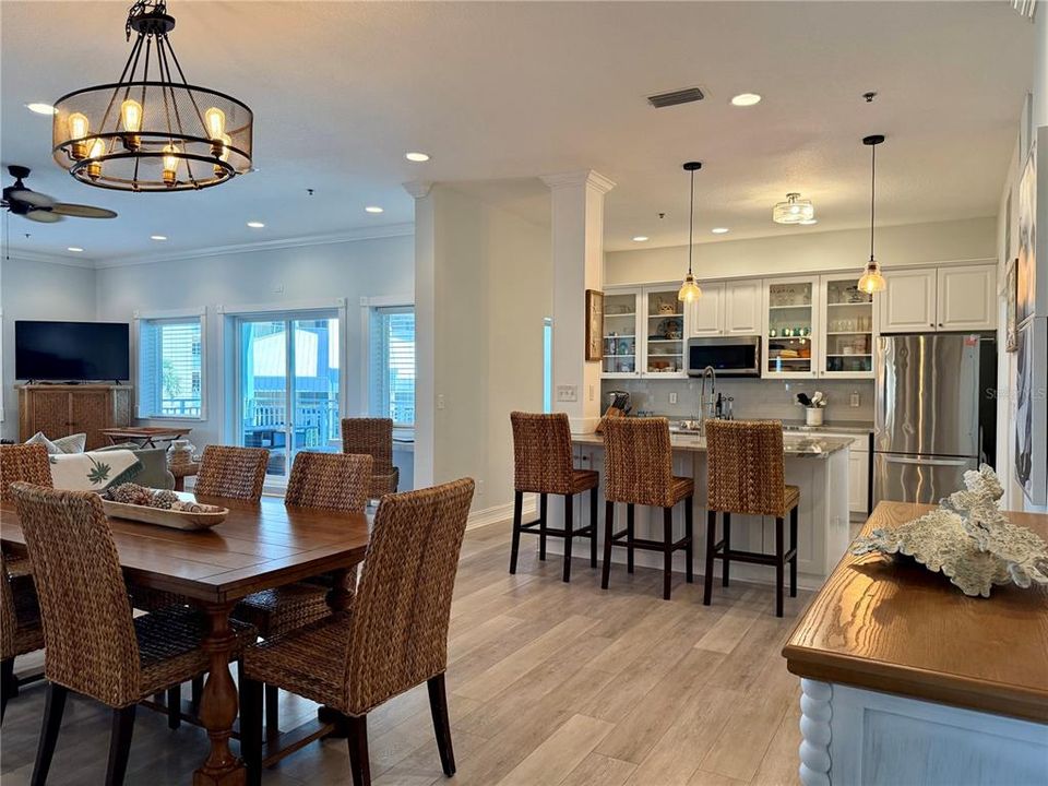 En Venta: $1,399,000 (3 camas, 3 baños, 2300 Pies cuadrados)