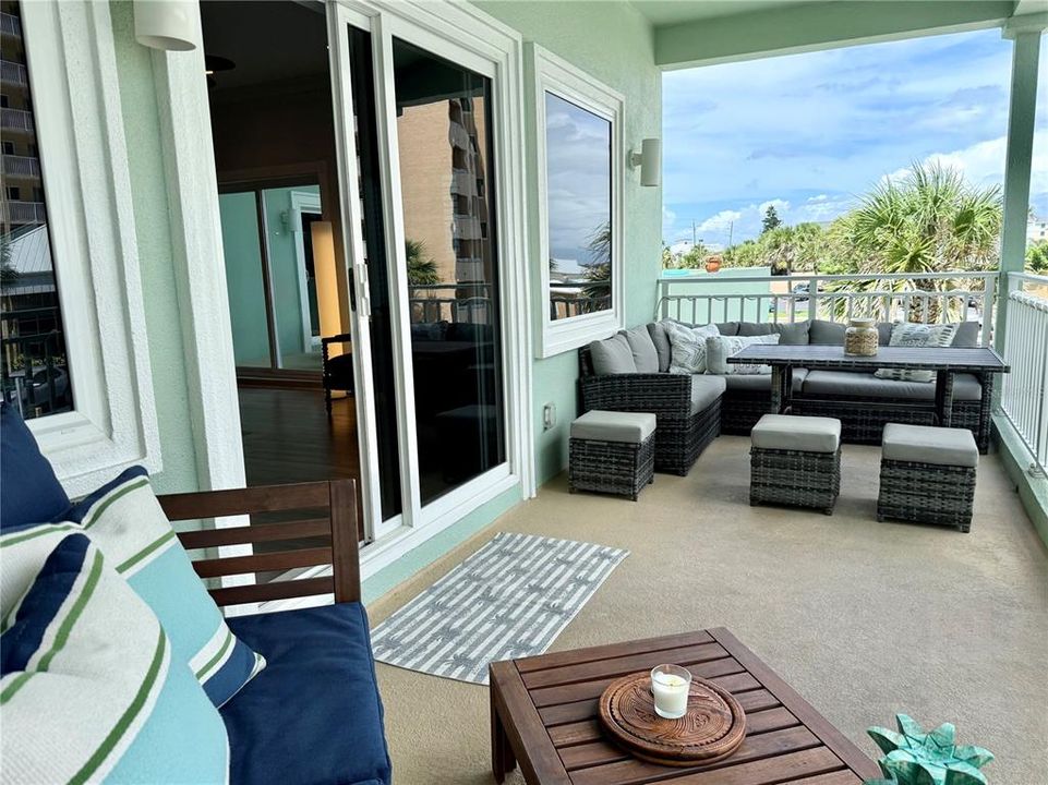 En Venta: $1,399,000 (3 camas, 3 baños, 2300 Pies cuadrados)