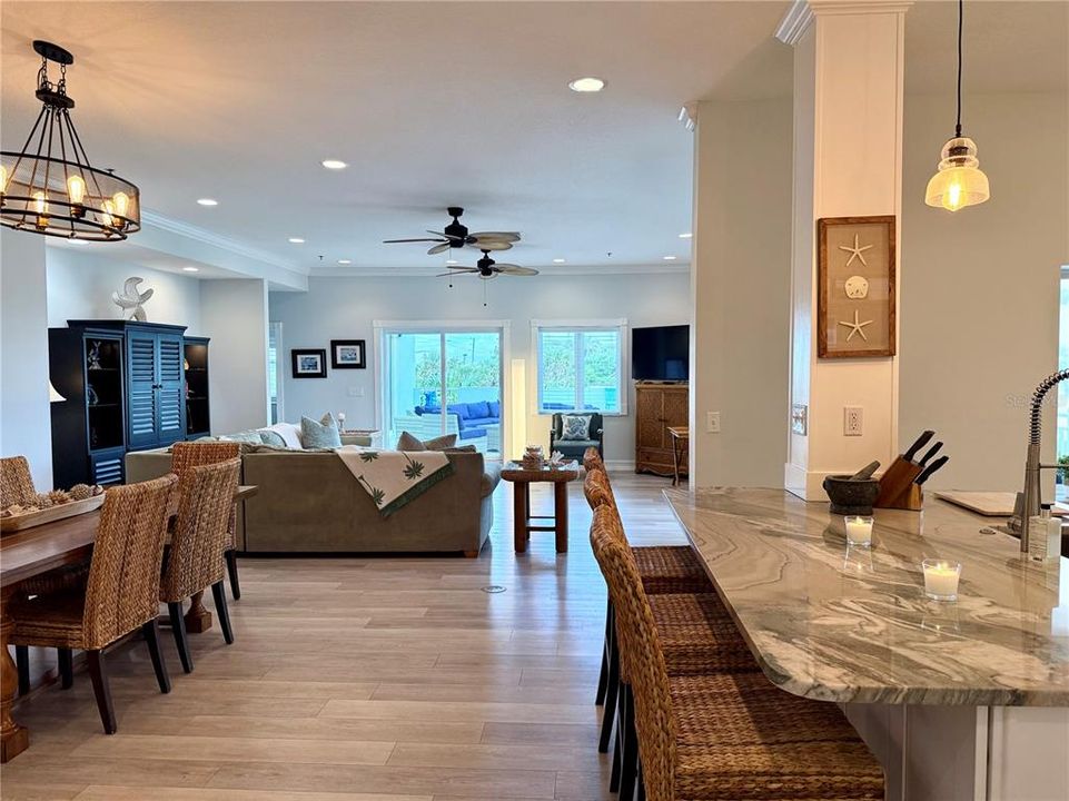 En Venta: $1,399,000 (3 camas, 3 baños, 2300 Pies cuadrados)