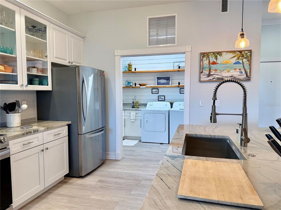 En Venta: $1,399,000 (3 camas, 3 baños, 2300 Pies cuadrados)