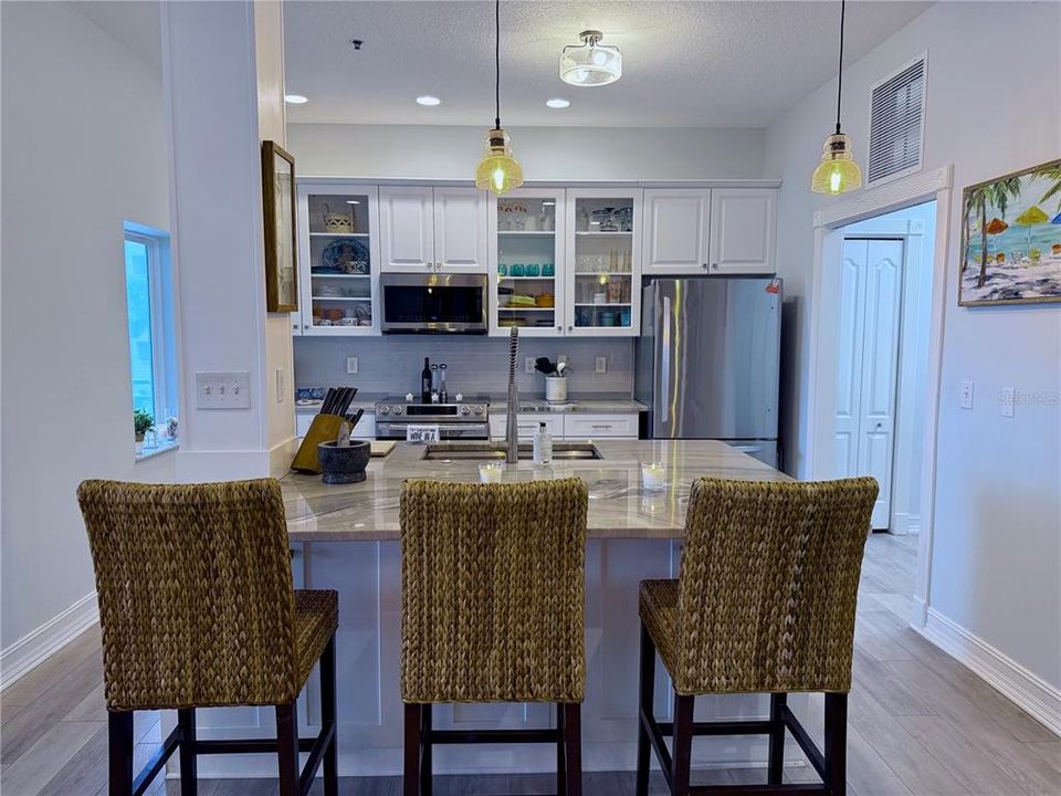 En Venta: $1,399,000 (3 camas, 3 baños, 2300 Pies cuadrados)