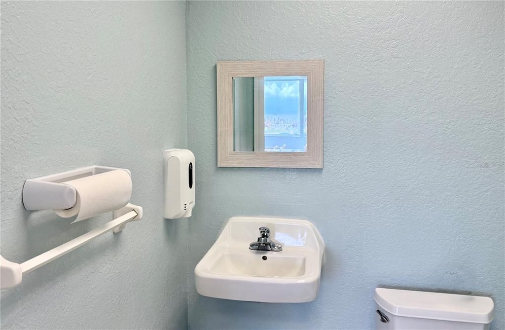 En Venta: $1,399,000 (3 camas, 3 baños, 2300 Pies cuadrados)