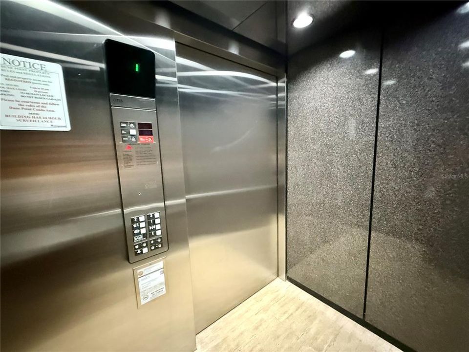 En Venta: $1,399,000 (3 camas, 3 baños, 2300 Pies cuadrados)