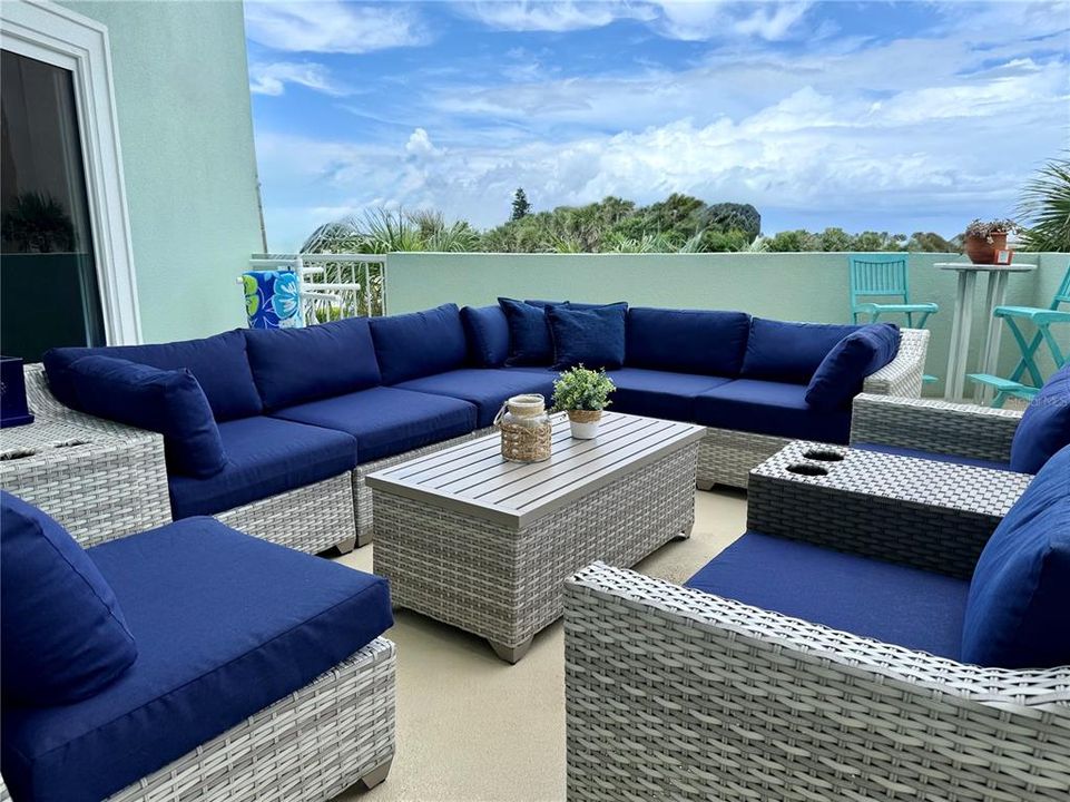 En Venta: $1,399,000 (3 camas, 3 baños, 2300 Pies cuadrados)