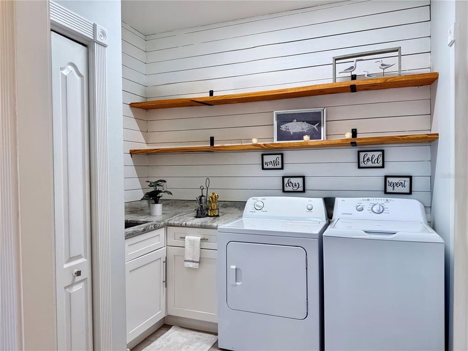 En Venta: $1,399,000 (3 camas, 3 baños, 2300 Pies cuadrados)