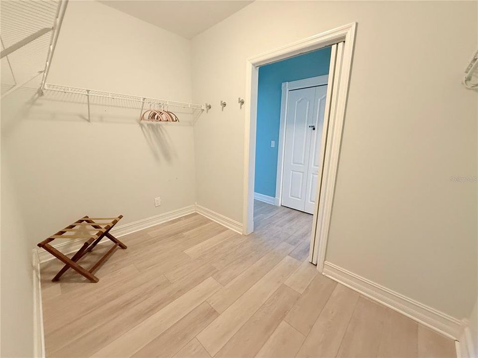 En Venta: $1,399,000 (3 camas, 3 baños, 2300 Pies cuadrados)