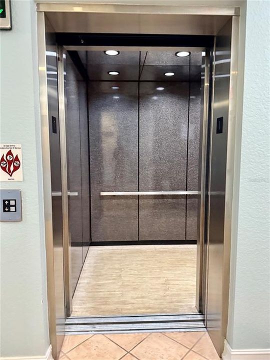 En Venta: $1,399,000 (3 camas, 3 baños, 2300 Pies cuadrados)