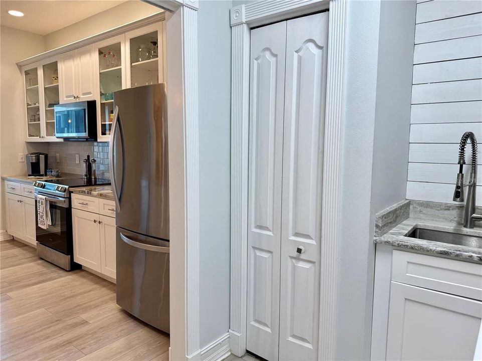 En Venta: $1,399,000 (3 camas, 3 baños, 2300 Pies cuadrados)