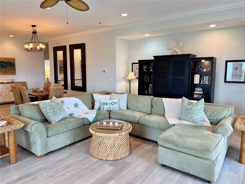 En Venta: $1,399,000 (3 camas, 3 baños, 2300 Pies cuadrados)