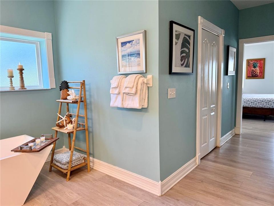 En Venta: $1,399,000 (3 camas, 3 baños, 2300 Pies cuadrados)