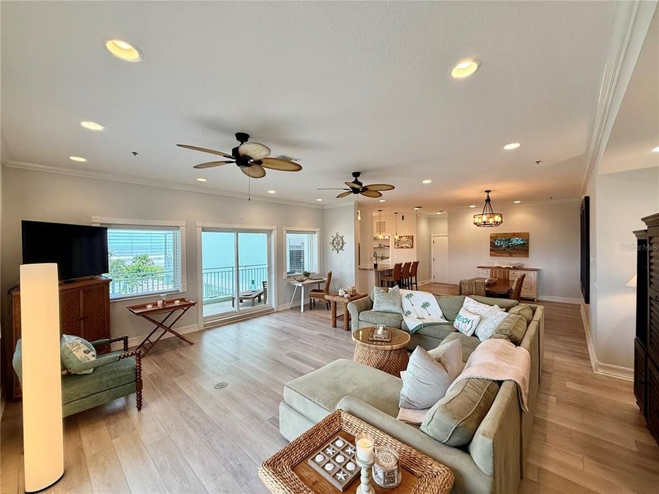 En Venta: $1,399,000 (3 camas, 3 baños, 2300 Pies cuadrados)