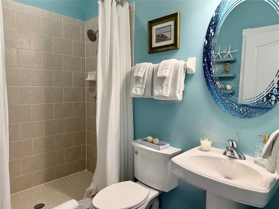 En Venta: $1,399,000 (3 camas, 3 baños, 2300 Pies cuadrados)