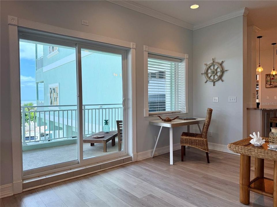 En Venta: $1,399,000 (3 camas, 3 baños, 2300 Pies cuadrados)