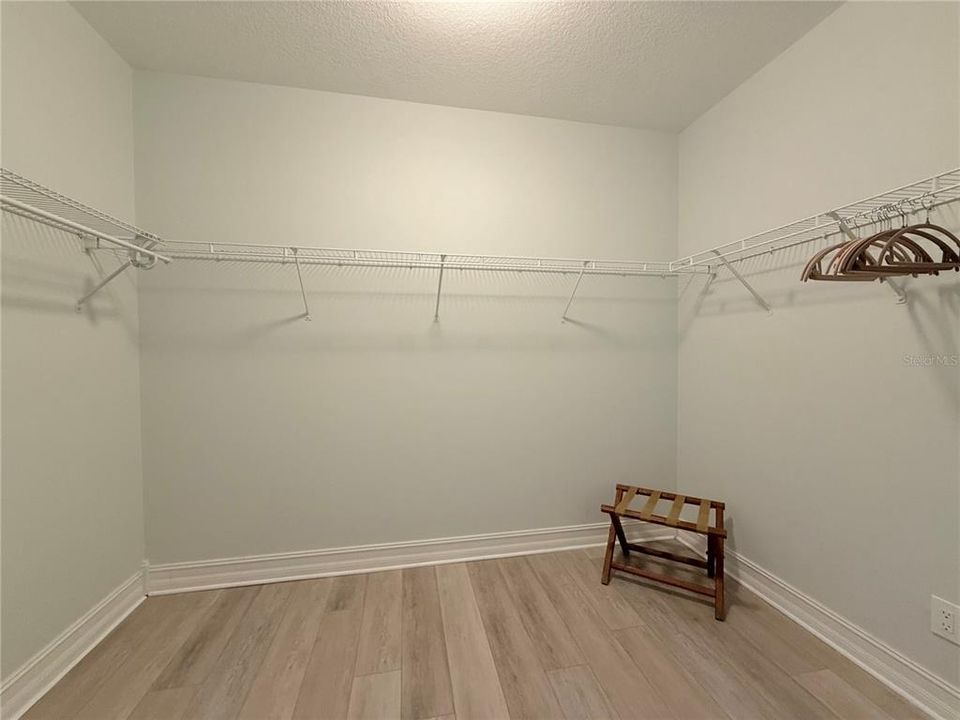 En Venta: $1,399,000 (3 camas, 3 baños, 2300 Pies cuadrados)