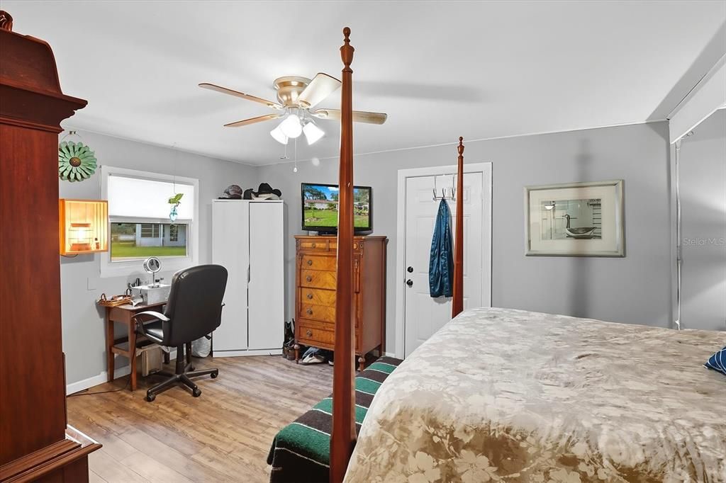 待售: $219,900 (1 贝兹, 1 浴室, 850 平方英尺)