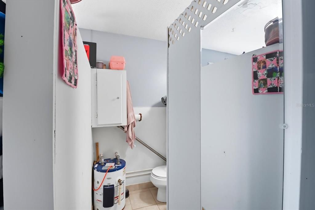 待售: $219,900 (1 贝兹, 1 浴室, 850 平方英尺)