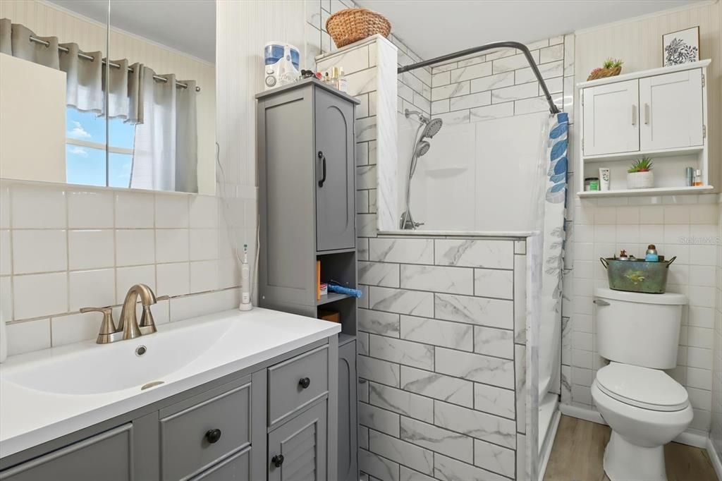 待售: $219,900 (1 贝兹, 1 浴室, 850 平方英尺)