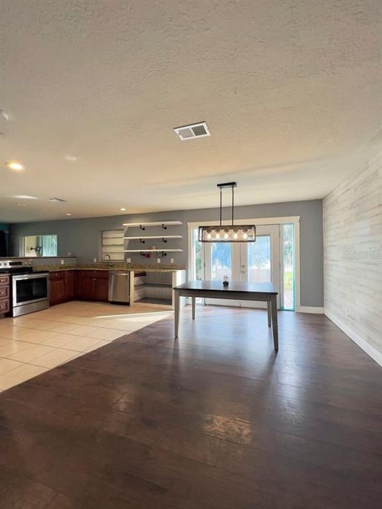 For Sale: $260,000 (3 beds, 2 baths, 1513 Square Feet)