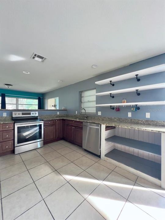 For Sale: $260,000 (3 beds, 2 baths, 1513 Square Feet)