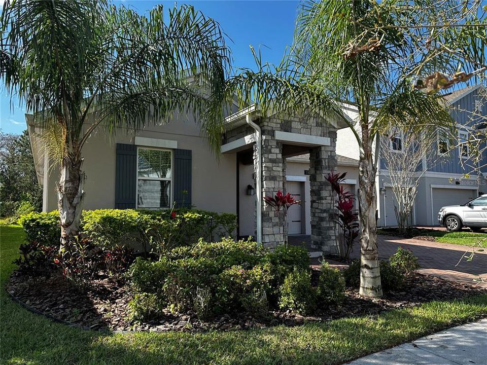 合同活跃: $2,900 (4 贝兹, 3 浴室, 2136 平方英尺)