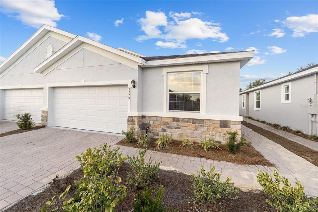 Activo con contrato: $299,500 (2 camas, 2 baños, 1571 Pies cuadrados)