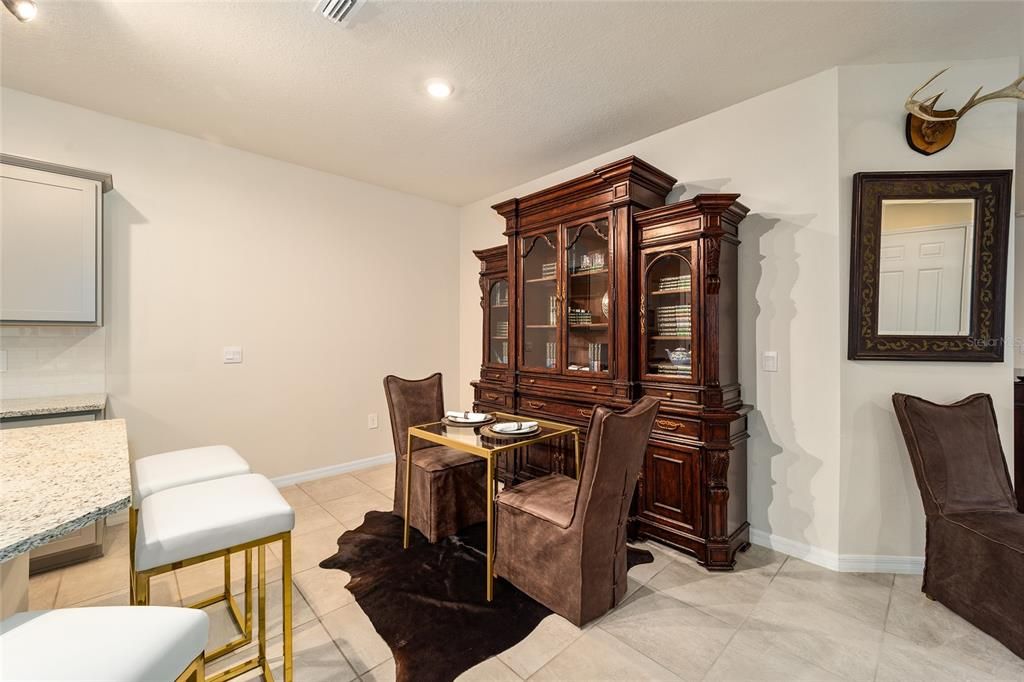 Activo con contrato: $299,500 (2 camas, 2 baños, 1571 Pies cuadrados)