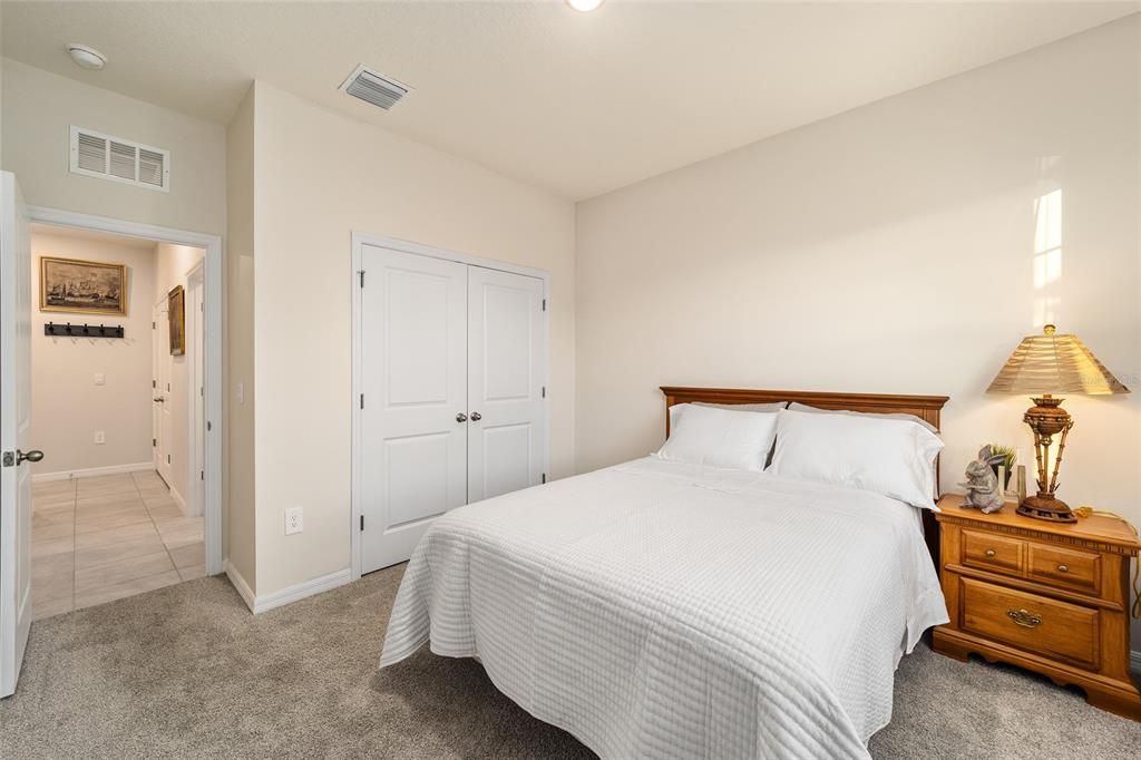 Activo con contrato: $299,500 (2 camas, 2 baños, 1571 Pies cuadrados)