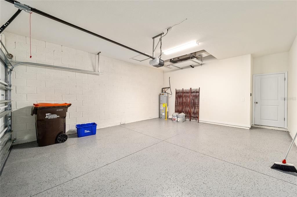 Activo con contrato: $299,500 (2 camas, 2 baños, 1571 Pies cuadrados)